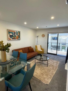 Stylish and Sleek Auckland Stay